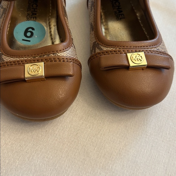 Michael Kors Tan Kids Dress Shoes with Gold Accents - Picture 7 of 7